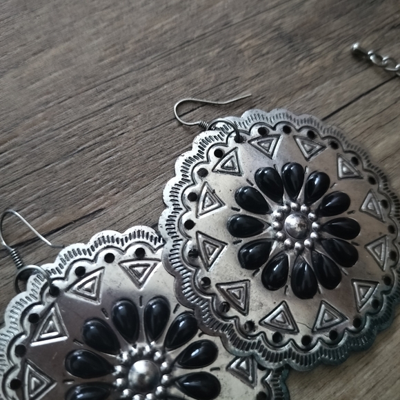Elegant Silver Floral & Golden Oxidised Earrings - Picture 5 of 7